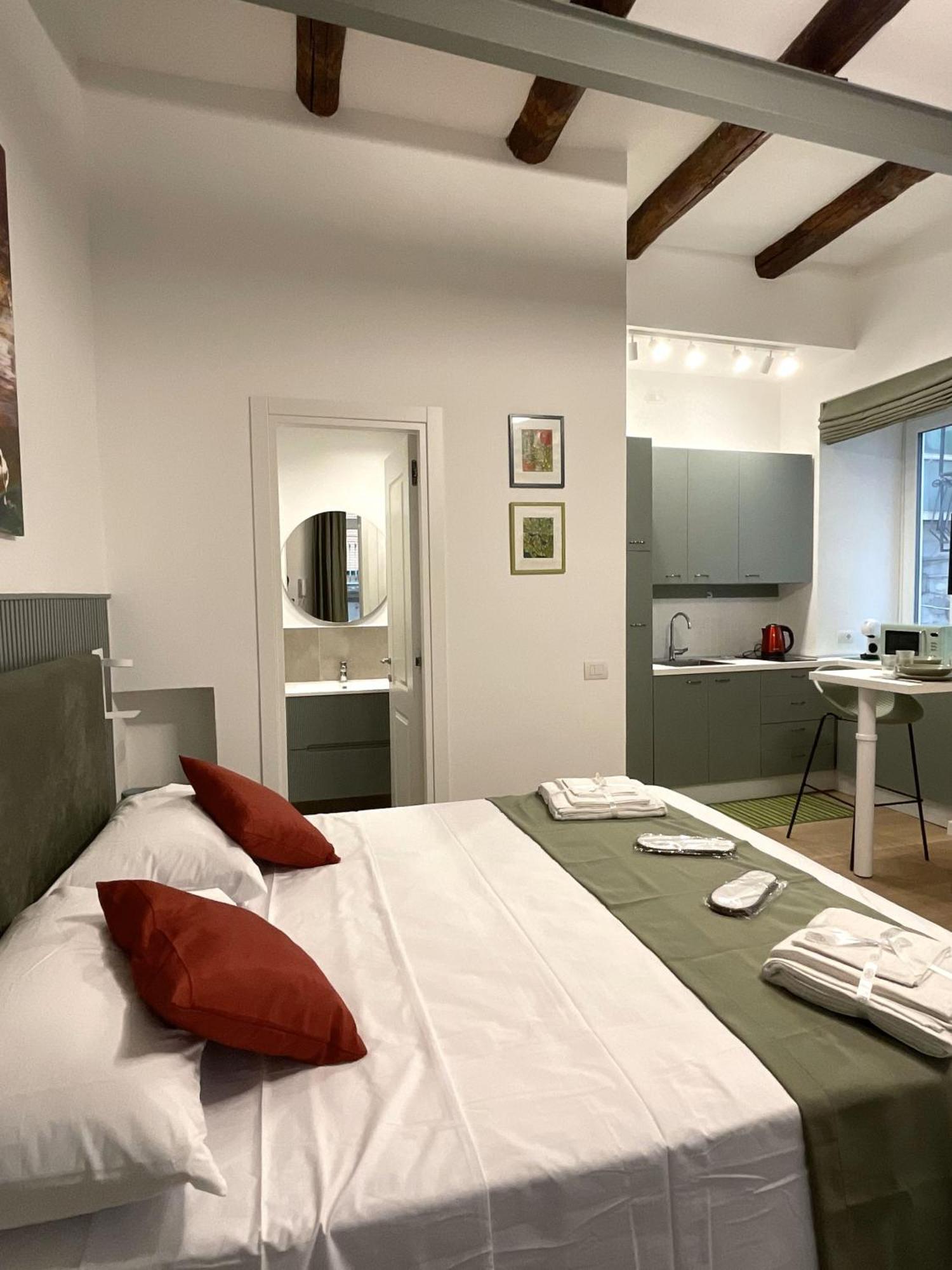 Sansepolcro33 Apartment Наполи Екстериор снимка