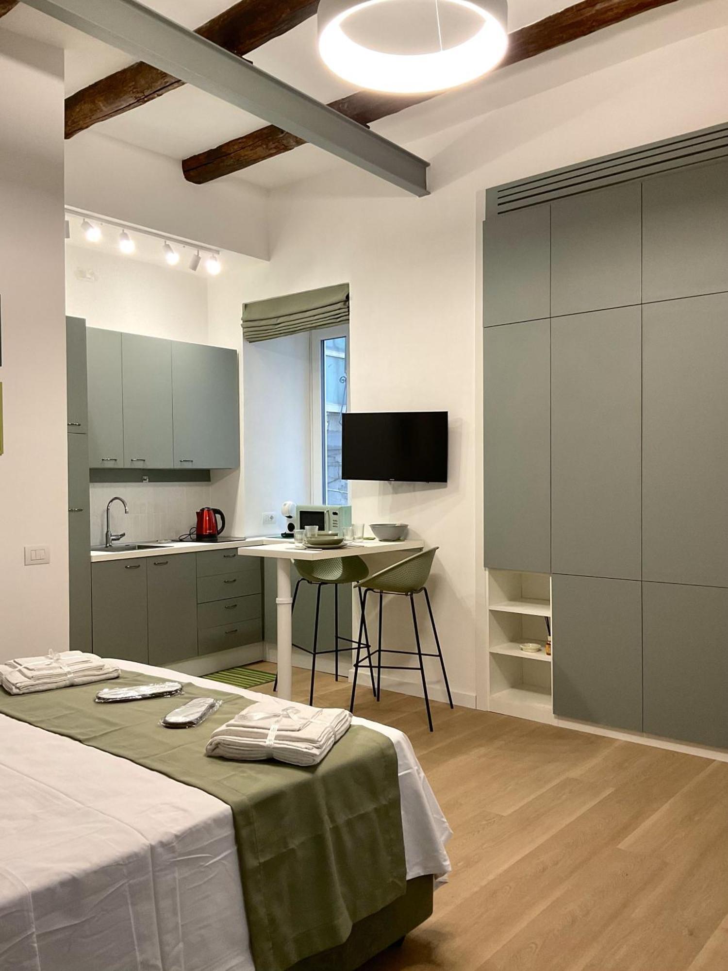 Sansepolcro33 Apartment Наполи Екстериор снимка